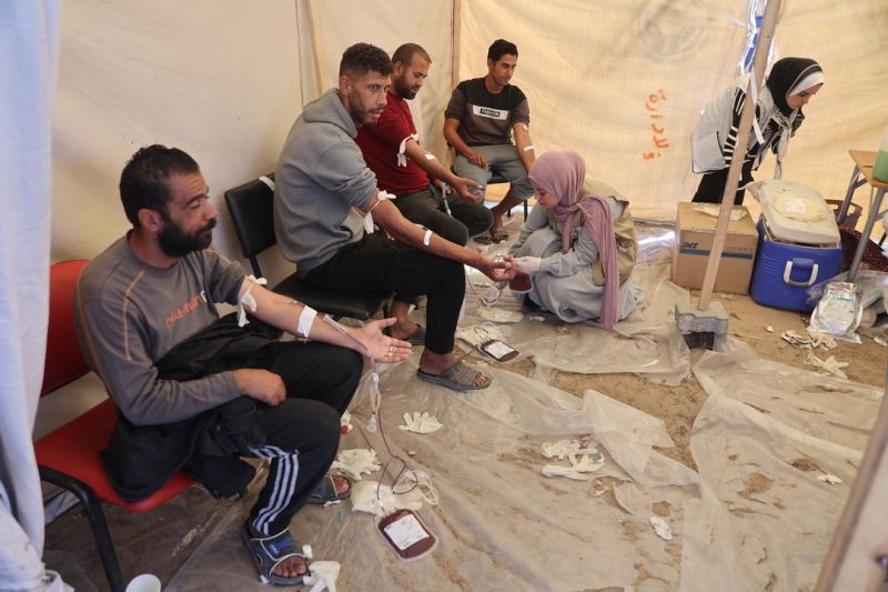 في اليوم العالمي للمتبرعين بالدم .. بنوك الدم في غزة تعاني أزمة وعجزا مزمنا