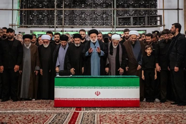 إيران تواري علي خامنئي الثرى في مشهد بعد أربعة أشهر من استشهاده