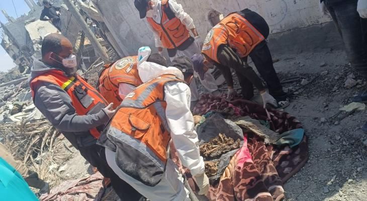 الدفاع المدني ينتشل رفات 8 شهداء في حي الصبرة بغزة