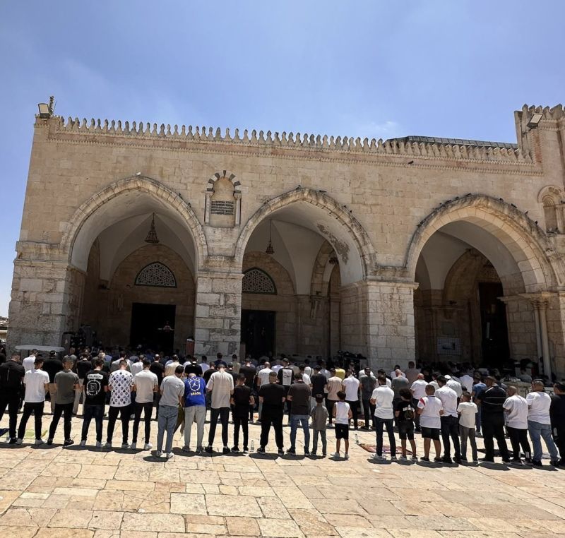70 ألف مصل يؤدون الجمعة في الأقصى رغم قيود الاحتلال