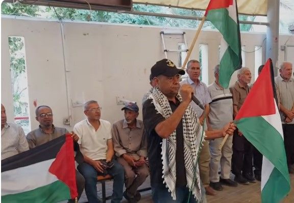 وقفة أمام الصليب الأحمر في غزة تطالب بإنقاذ الأسرى ووقف الانتهاكات بحقهم