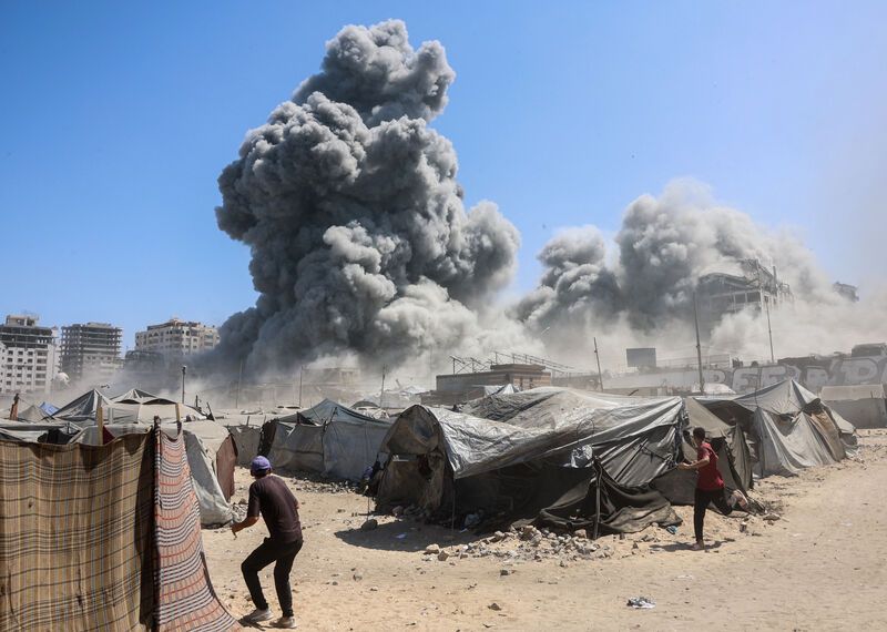 ليلة دامية .. 10 شهداء منهم 3 أطفال بغارات الاحتلال على غزة