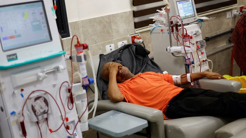 نقص الأدوية يهدد حياة مرضى الكلى في غزة