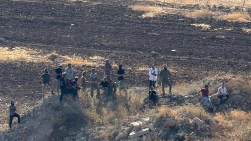 6 إصابات في المغيّر.. المستوطنون يصعدون اعتداءاتهم بمدن الضفة