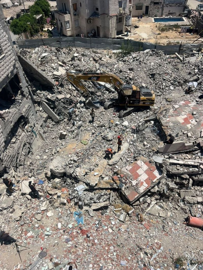 انتشال 8 شهداء من تحت أنقاض منزل في تل الهوى واستمرار البحث عن مفقودين