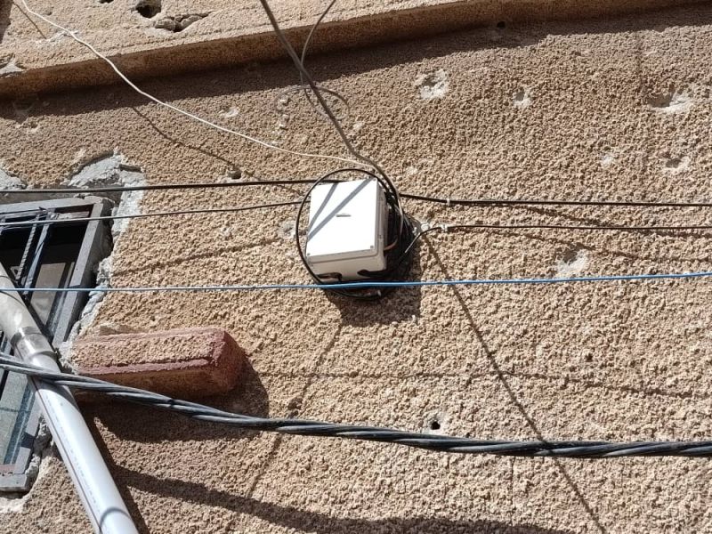 13 عاماً بلا شبكة أرضية.. الإنترنت يتحول إلى عبء جديد على سكان مخيم درعا