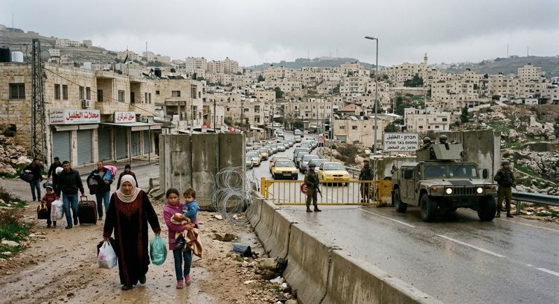 8 أيام من الجحيم في الخليل.. آلاف المهجّرين والاحتلال يخنق المدينة