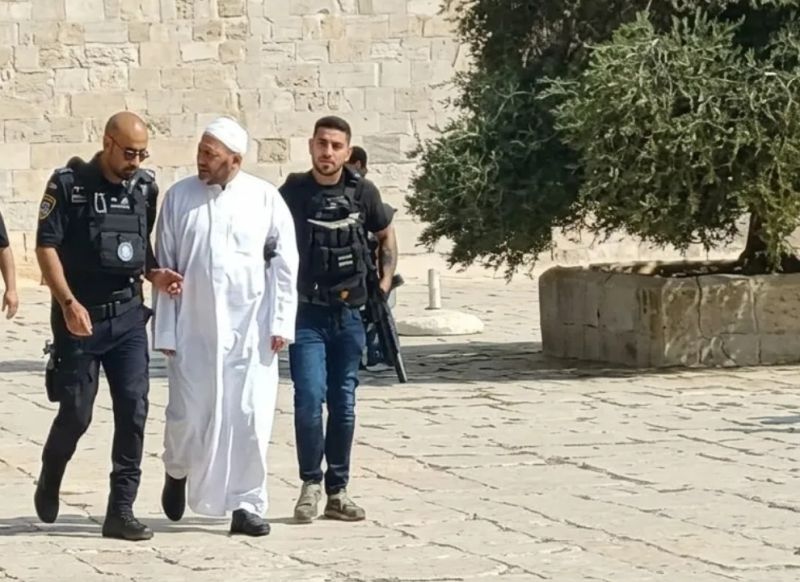 ماذا وراء ملاحقة الاحتلال لخطباء المسجد الأقصى بالاعتقال والإبعاد؟