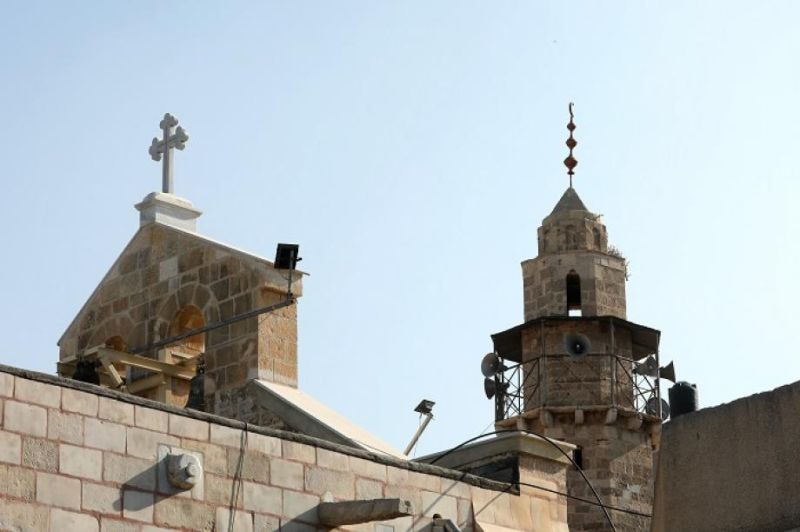 كنيسة الروم الأرثوذكسية تنعى أمًا وابنتها استشهدتا بقصف الاحتلال في غزة