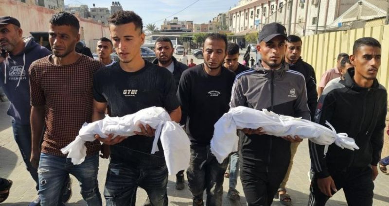 وفاة رضيعتين متأثرتين بحروقهما جراء حريق داخل خيمة للنازحين بمواصي خانيونس