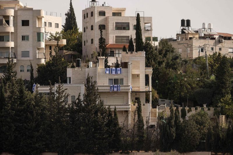الخليل تحت الحصار.. نهب أموال وذهب الفلسطينيين وتهجير مئات العائلات