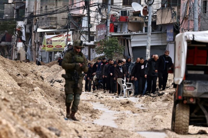 الخليل تحت الحصار.. أطفال ومرضى بلا مأوى وعائلات تخشى فقدان حق العودة إلى منازلها