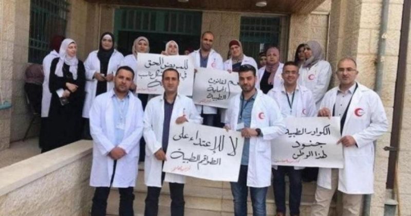 نقابة الأطباء تعلن التصعيد وتحذر وزارتي الصحة والمالية من العواقب