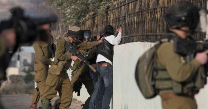الاحتلال يعتقل 13 فلسطينياً والمستوطنون يهاجمون الضفة
