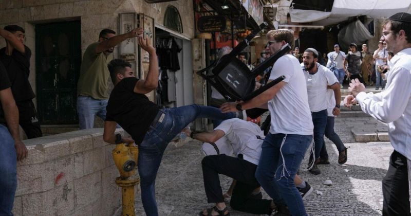إصابة مواطنيْن جراء اعتداء الاحتلال عليهما في مخيم العين غرب نابلس
