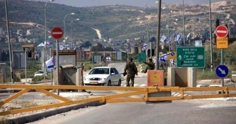 الجيش الإسرائيلي يحتجز رئيس وأعضاء بلدية بيت فوريك بالضفة لساعات
