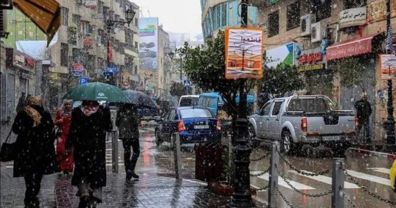 الشرطة تحذر السائقين من مخاطر القيادة أثناء هطول الأمطار