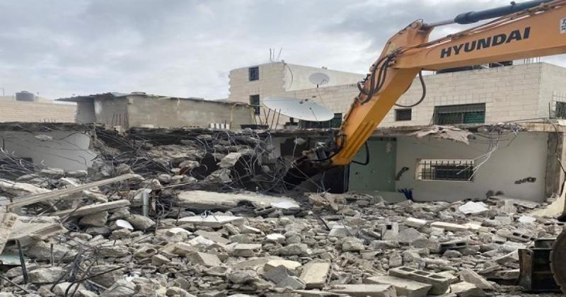 الاحتلال يهدم 3 منازل لعائلة علقم في بيت حنينا شمال القدس