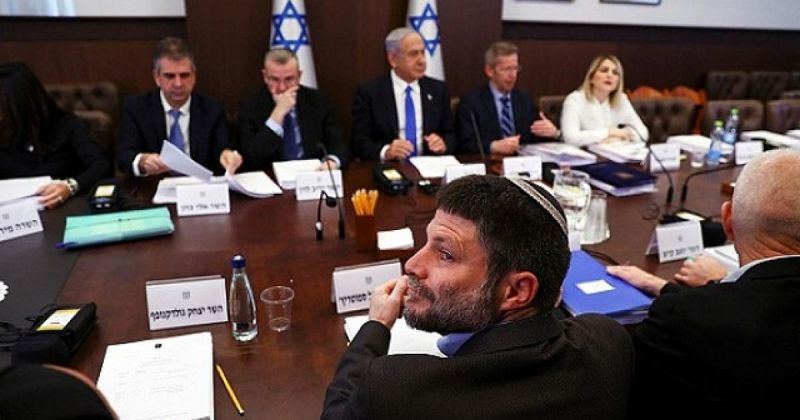 وزيران إسرائيليان يطالبان نتنياهو بإجراء تصويت جديد في الكابنيت بشأن اتفاق غزة