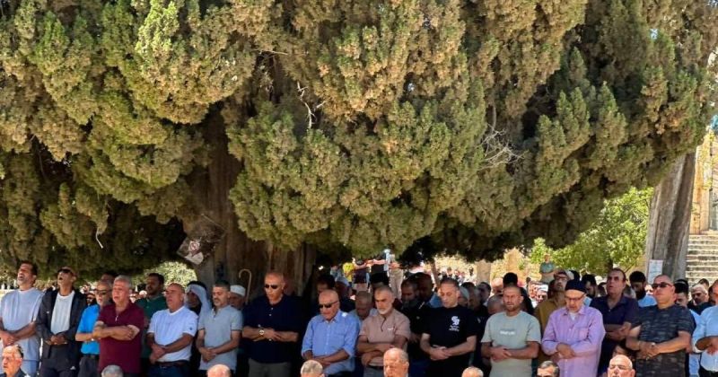 60 ألفا يؤدون صلاة الجمعة في المسجد الأقصى رغم إجراءات الاحتلال