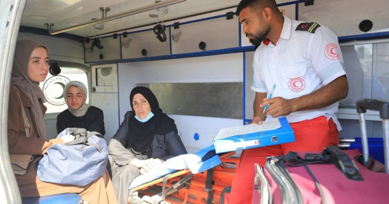 إجلاء 105 مرضى ومرافقين من قطاع غزة اليوم عبر معبر رفح