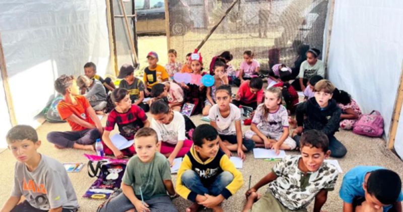الخيمة التعليمة مشروع إنساني لمواجهة فجوات التعليم في غزة