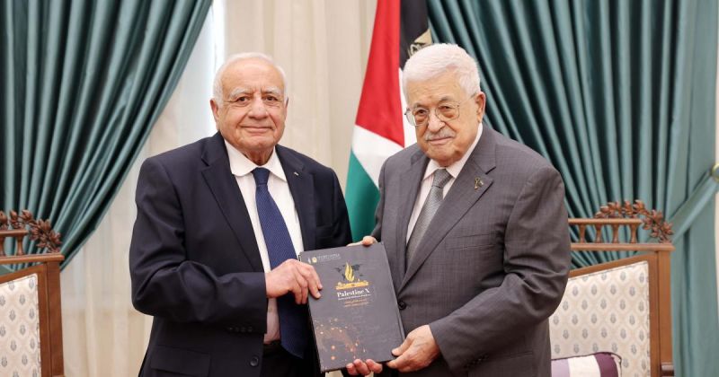 الرئيس عباس يتسلم التقرير السنوي للمجلس الأعلى للإبداع والتميز