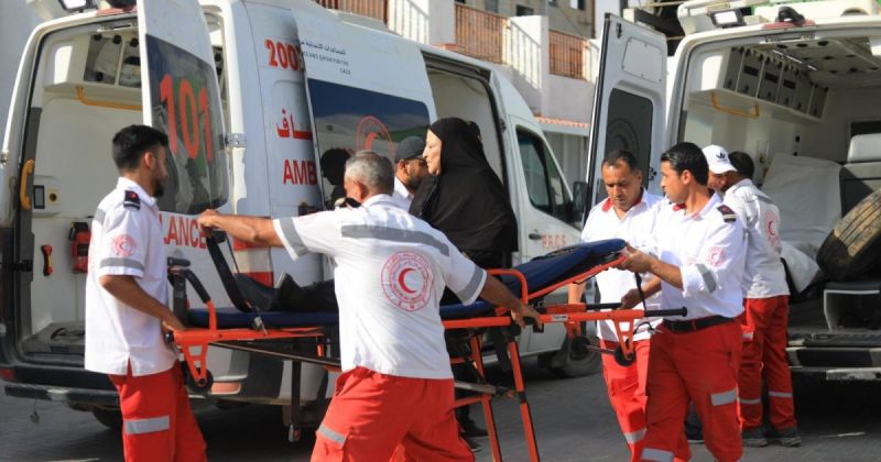 مغادرة 97 مريضاً ومرافقاً عبر معبر رفح