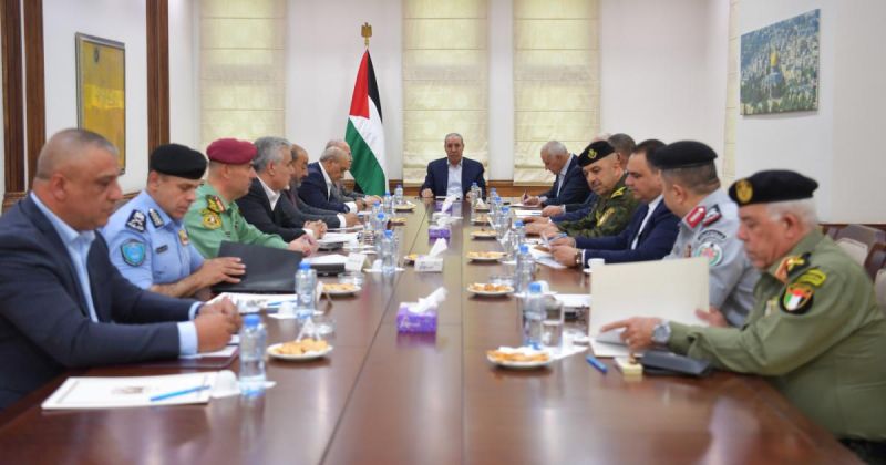 تفاصيل اجتماع حسين الشيخ مع قادة الأجهزة الأمنية