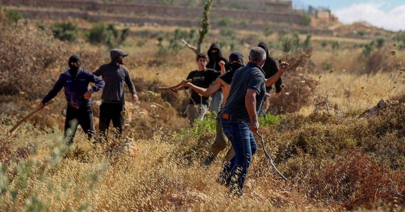 مستوطنون يهاجمون قرية المغير شمال شرق رام الله