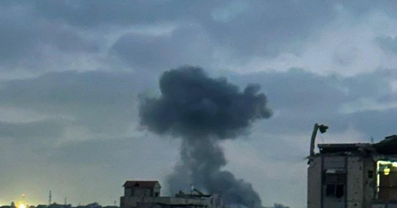 غارة إسرائيلية تستهدف منزلاً في مخيم المغازي وسط قطاع غزة