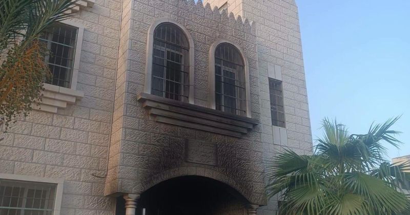 وزارة الأوقاف تحذّر من استهداف ممنهج للمقدسات عقب إحراق مسجد في طولكرم