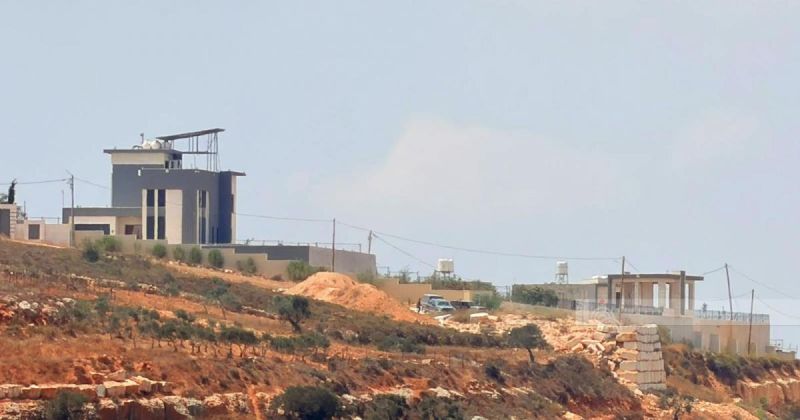 لليوم الـ 12: مستوطنون يواصلون حصار منازل في قصرة جنوب نابلس