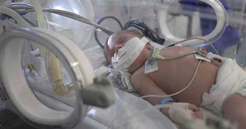 الصحة: توقف محطات الأكسجين يهدد حياة عشرات المرضى والأطفال بغزة