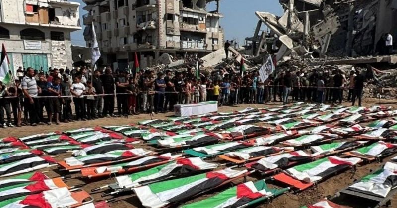 غزة تُشيّع 112 شهيداً بعد انتشالهم من تحت الأنقاض