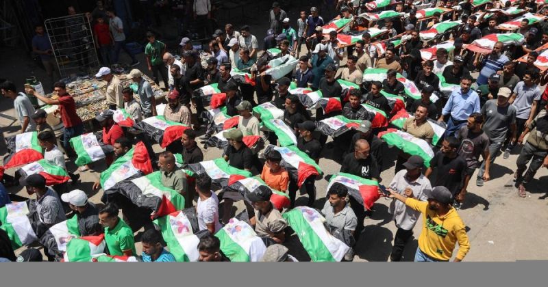 غزة: تشييع جثامين 51 شهيدا انتشلتهم طواقم الإنقاذ من تحت أنقاض النصيرات