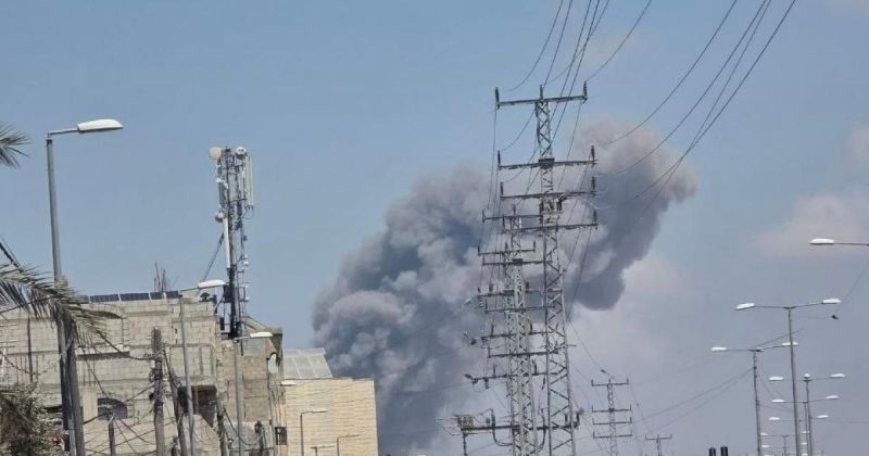 غزة - استشهاد طفل ومواطن وإصابة 7 آخرين في غارة جوية إسرائيلية