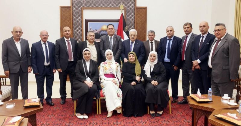 الرئيس عباس يستقبل رئيس وأعضاء مجلس بلدي طوباس المنتخبين