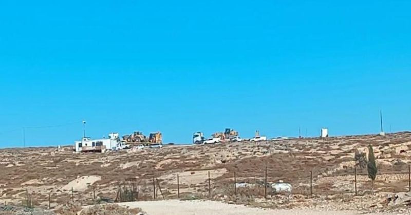 الاحتلال يهدم مساكن وبركسات وآبار مياه في مسافر يطا