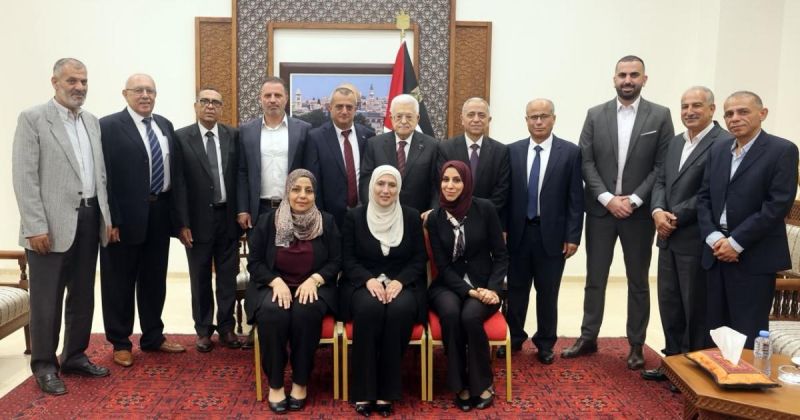 الرئيس عباس يستقبل رئيس المجلس البلدي في طولكرم وأعضاءه المنتخبين