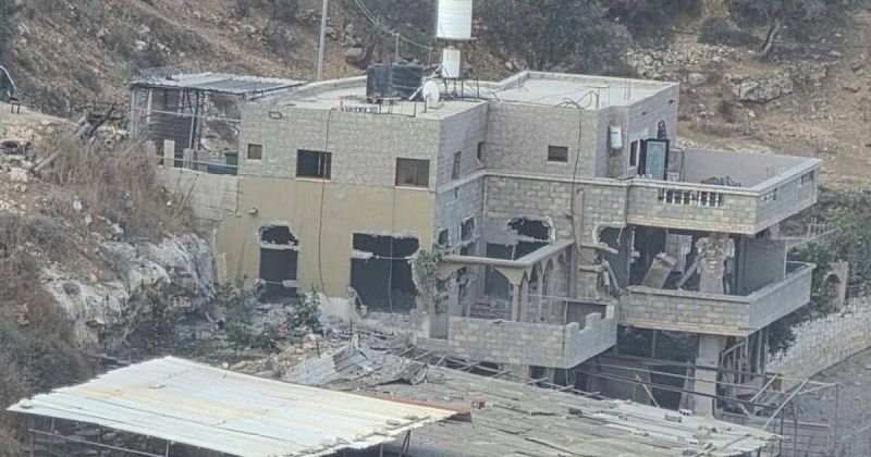 قوات الاحتلال تفجر منزل الأسير دواس حسون في بيت إمرين