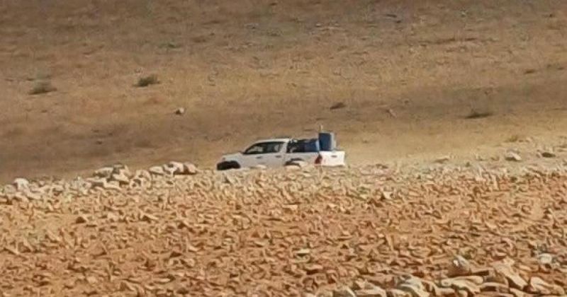مستوطنون يسرقون براميل مياه في الأغوار الشمالية