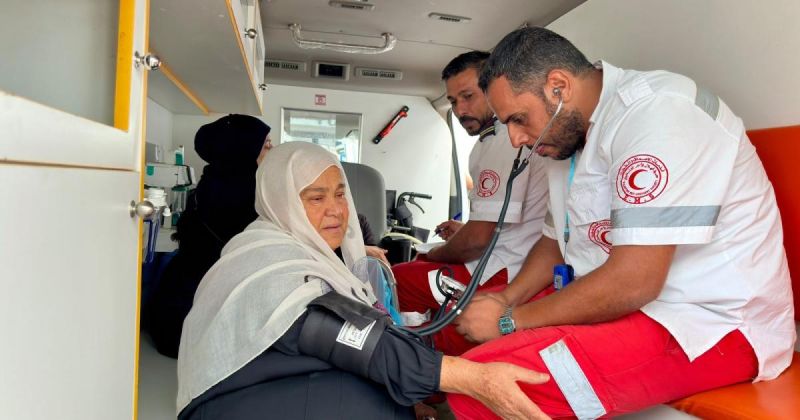 غزة: إجلاء 15 مريضا و17 مرافقا واستقبال 32 عائدا من مصر