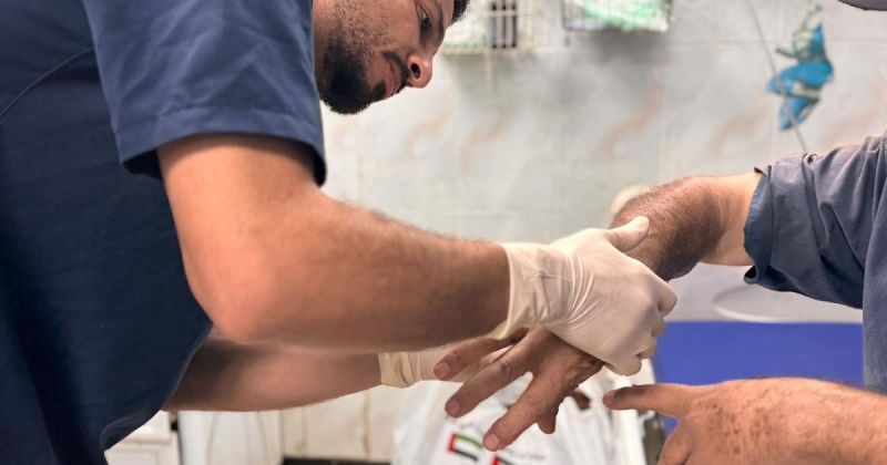 غزة : شهيدان و13 جريحاً بغارة إسرائيلية استهدفت مركبة مدنية