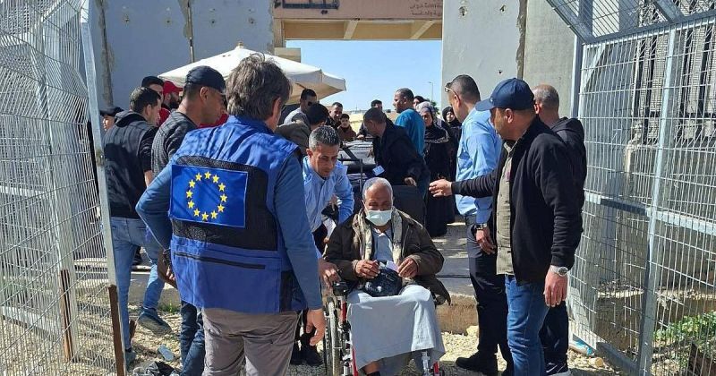 مدير معبر رفح إياد نصر يكشف كواليس العمل وآلية سفر الجرحى