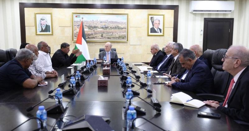 مصطفى يستقبل وفدا من الأغوار الوسطى ويطلع على احتياجات المنطقة