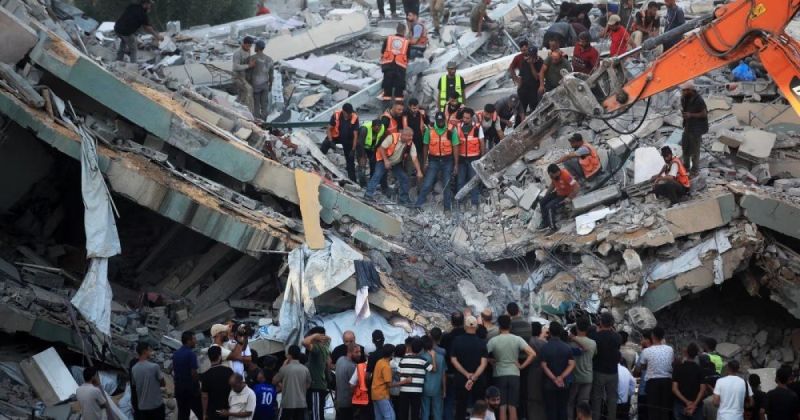 الحكومة تطالب بدخول فرق إنقاذ لغزة إثر انتشال 20 شهيداً