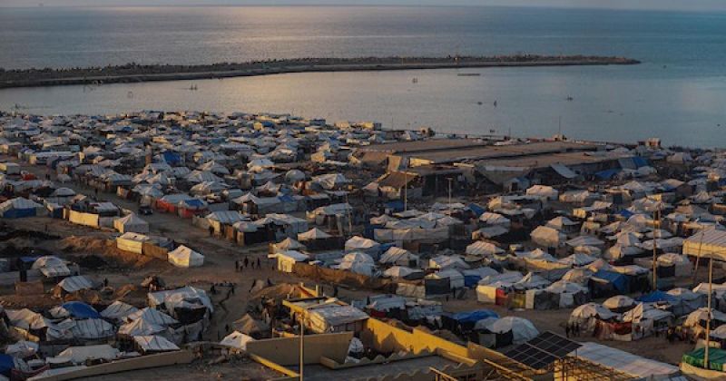 غزة تحت الشمس.. المرضى يواجهون قسوة الصيف داخل الخيام