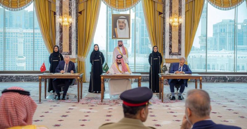 مسؤولون من دول “اتفاقية مكة” يجتمعون في طهران مع مسؤولين إيرانيين