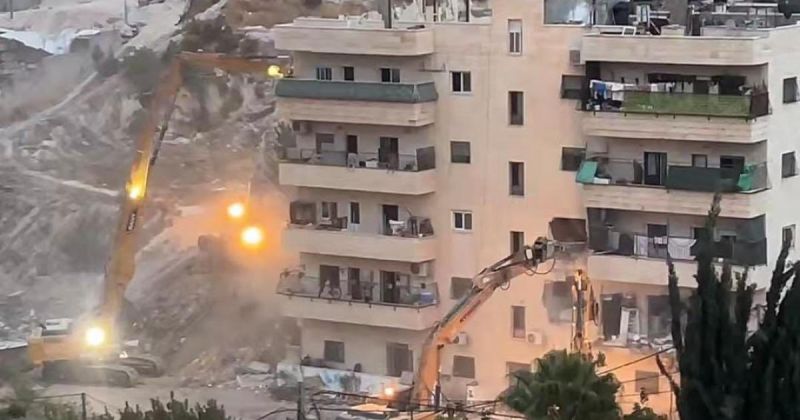 قوات الاحتلال تهدم بناية سكنية من 5 طوابق في بلدة الطور بالقدس